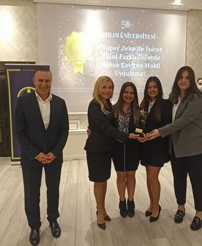 Yapay Zeka ile İşaret Dilini Farklı Dillerde Metne Çeviren Mobil Uygulama